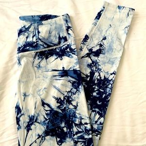 New no tags M leggins Blue/ White Tie Dye color leggings